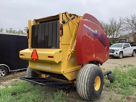 Image of New Holland RB560 Specialty Crop Plus equipment image 4
