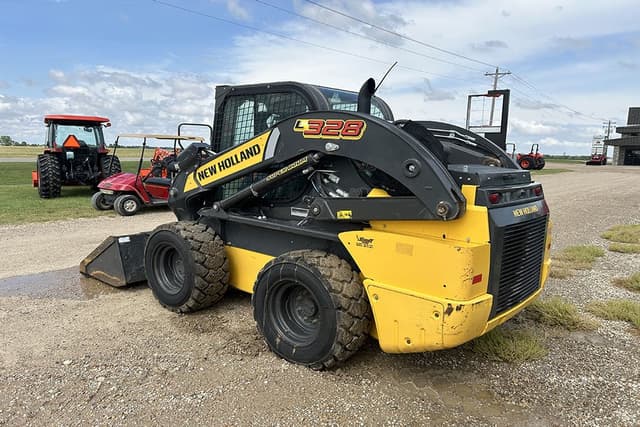 Image of New Holland L328 equipment image 2