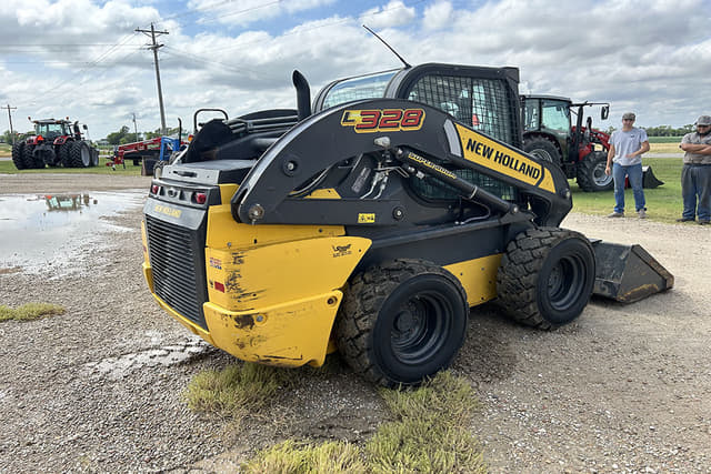 Image of New Holland L328 equipment image 3