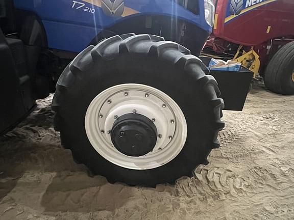 Image of New Holland T7.210 equipment image 3