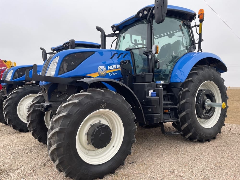 2022 New Holland T7.230 Equipment Image0