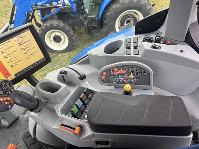 Image of New Holland T7.230 equipment image 3