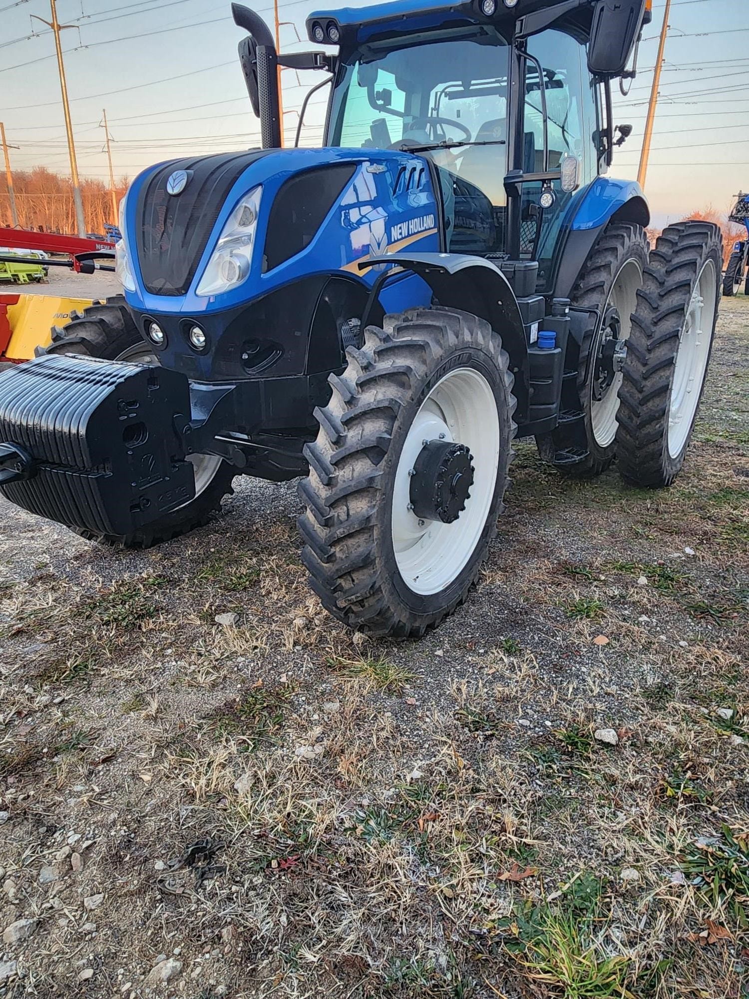 2022 New Holland T7.245 Equipment Image0