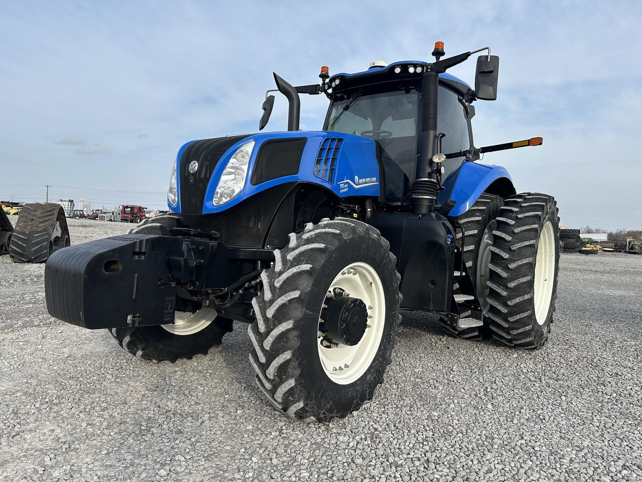 2022 New Holland T8.350 Equipment Image0