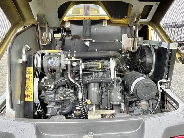 Image of New Holland W80C equipment image 2