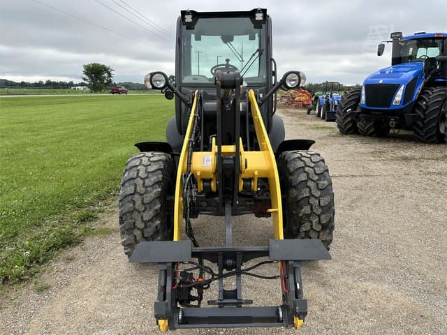 Image of New Holland W80C equipment image 2