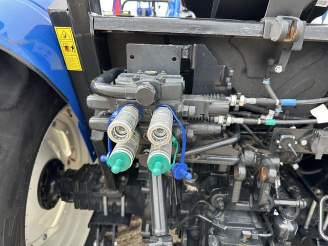 Image of New Holland Workmaster 120 equipment image 4