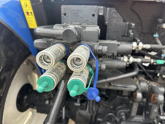 Image of New Holland Workmaster 120 equipment image 4