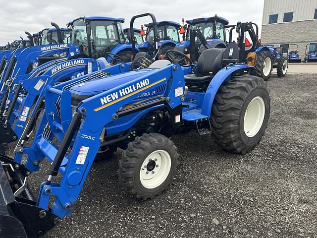 Image of New Holland Workmaster 25 equipment image 2