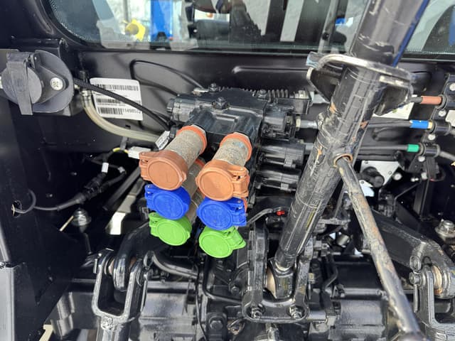 Image of New Holland Workmaster 75 equipment image 4