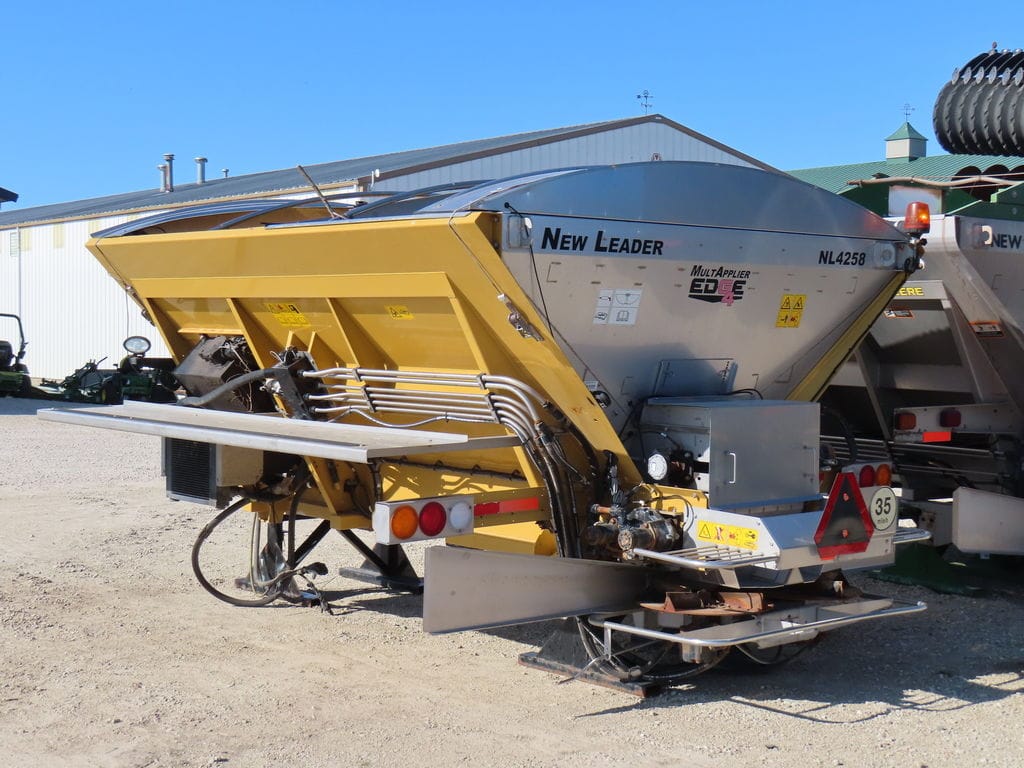 2022 New Leader NL4258 Equipment Image0