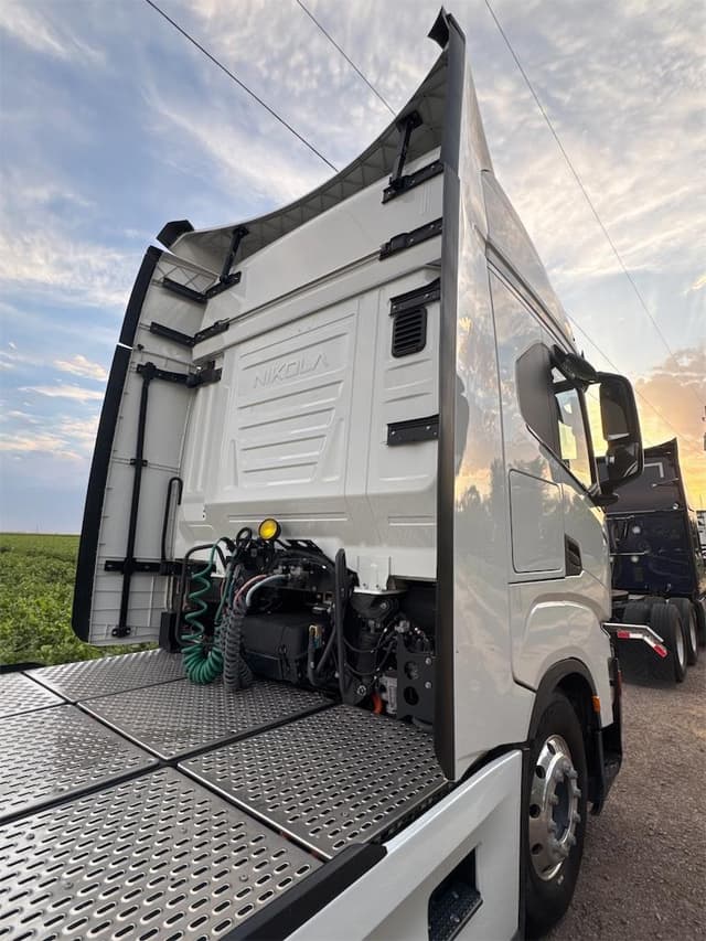 Image of Nikola TRE equipment image 4