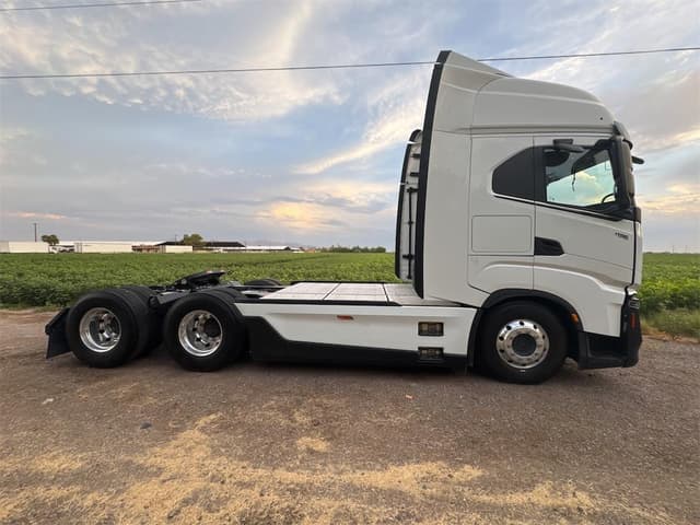 Image of Nikola TRE equipment image 3