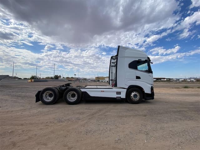 Image of Nikola TRE equipment image 3