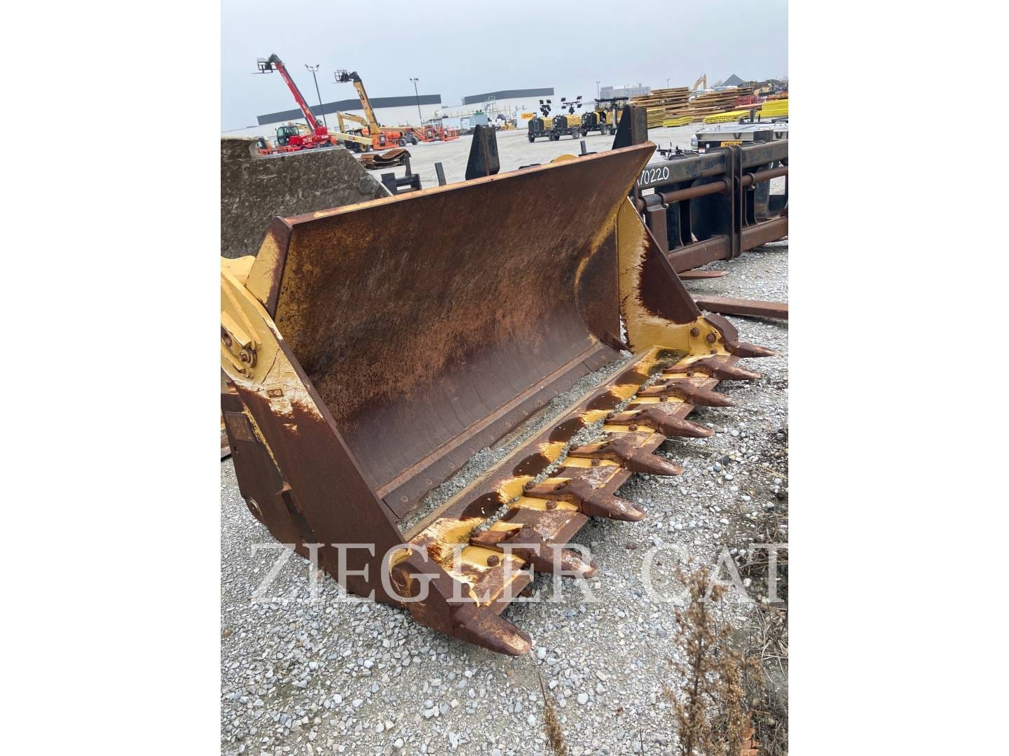 2022 Caterpillar Bucket Equipment Image0