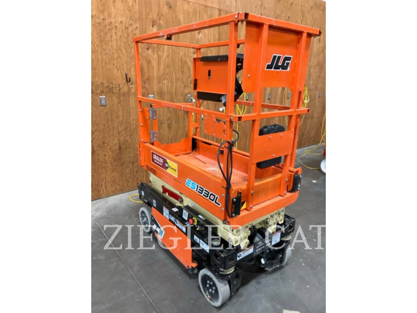 2022 JLG ES1330L Equipment Image0