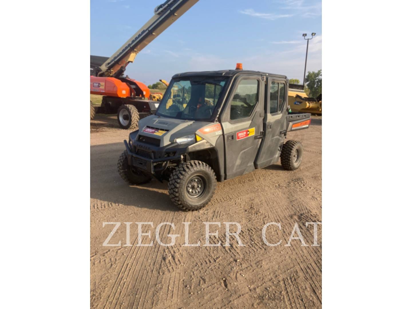 2022 Polaris Pro XD Crew 4000G Equipment Image0