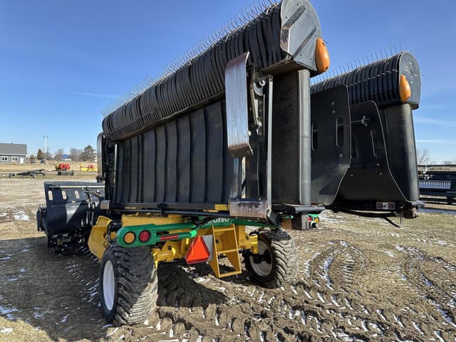 Image of Oxbo 2340 equipment image 2