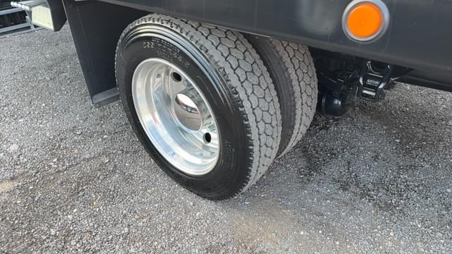 Image of Peterbilt 337 equipment image 4
