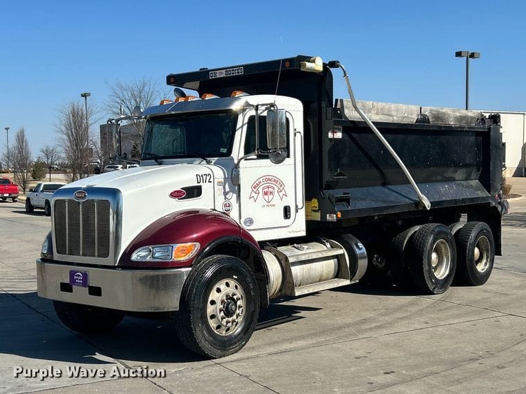 2022 Peterbilt 348 Equipment Image0