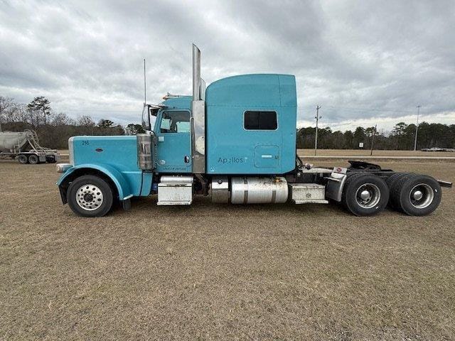 2022 Peterbilt 389 Equipment Image0