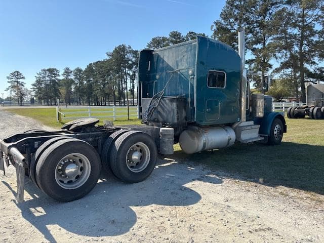 Image of Peterbilt 389 equipment image 3