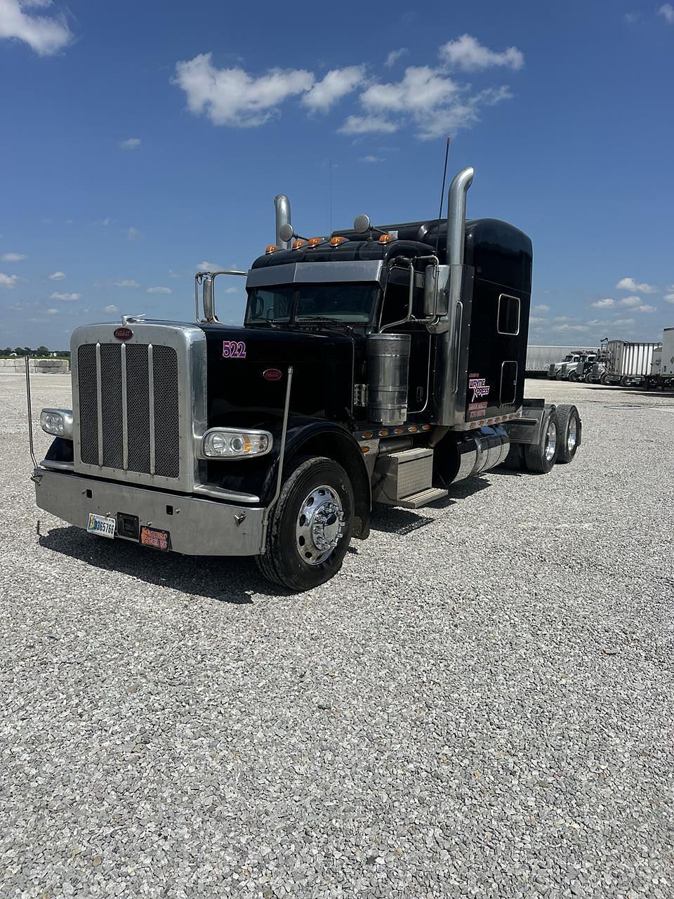 Image of Peterbilt 389 Primary image