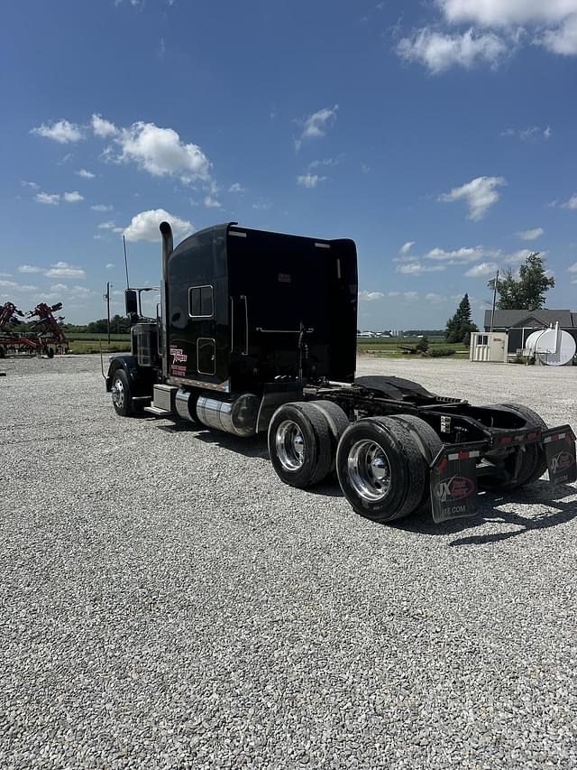 Image of Peterbilt 389 equipment image 2