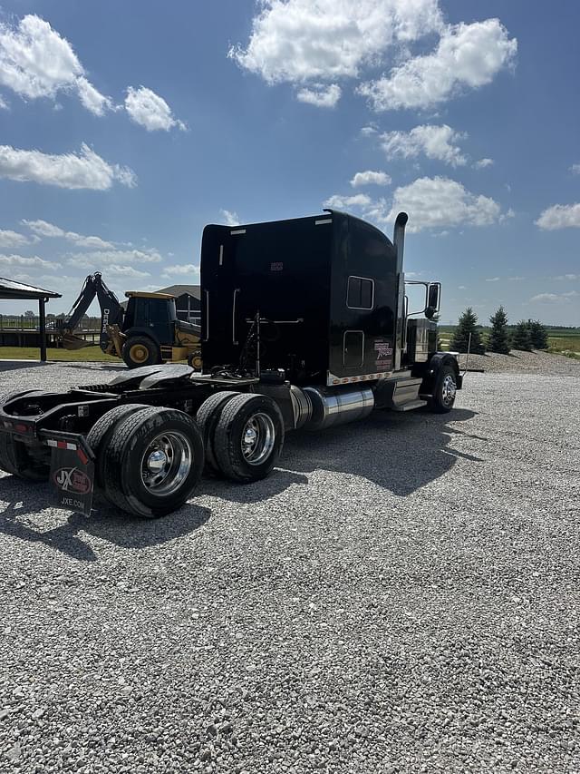 Image of Peterbilt 389 equipment image 3
