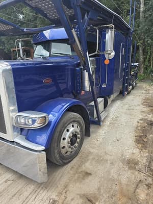 2022 Peterbilt 389 Image