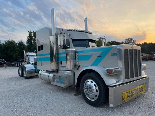 Image of Peterbilt 389 equipment image 2