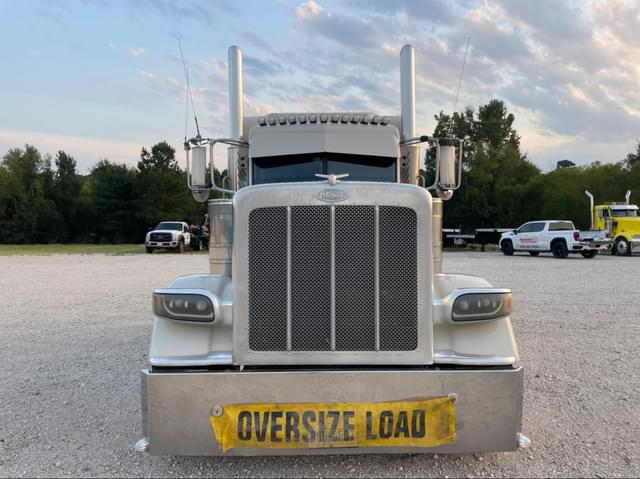 Image of Peterbilt 389 equipment image 1