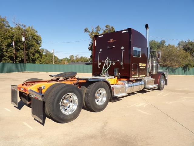 Image of Peterbilt 389 equipment image 2