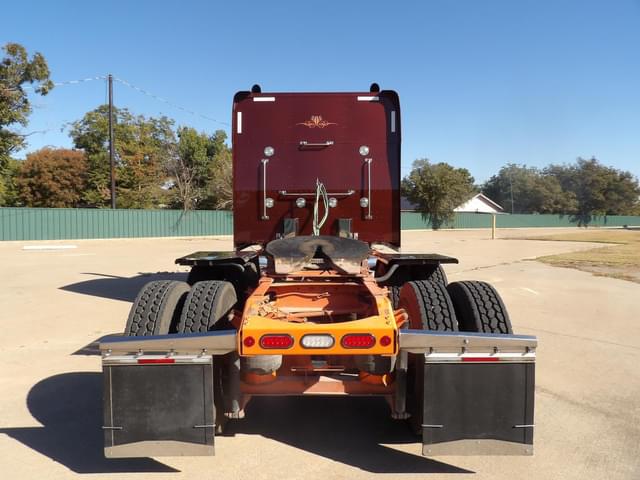 Image of Peterbilt 389 equipment image 3