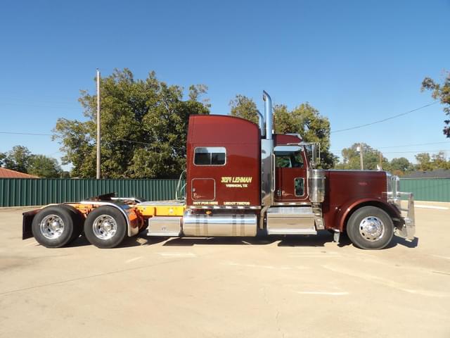 Image of Peterbilt 389 equipment image 1