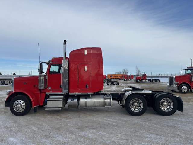 Image of Peterbilt 389 equipment image 3