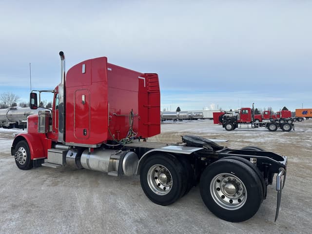 Image of Peterbilt 389 equipment image 4