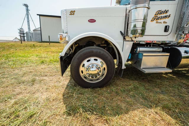 Image of Peterbilt 389 equipment image 2