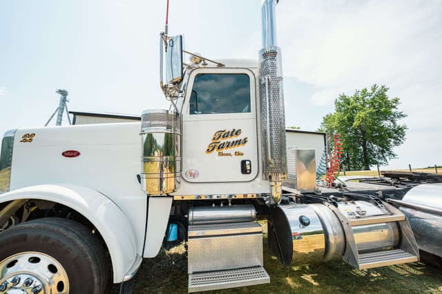 Image of Peterbilt 389 equipment image 1