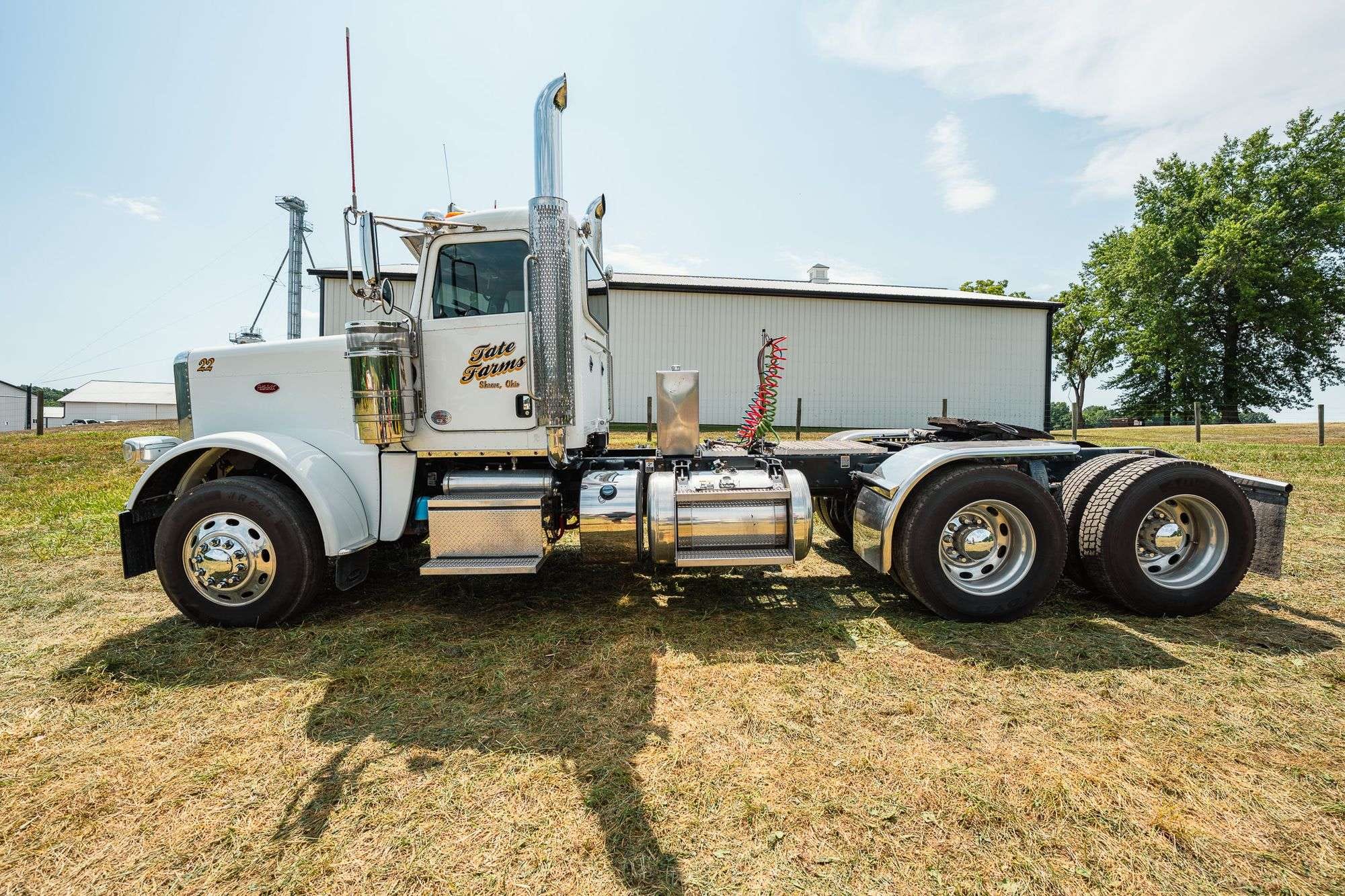 2022 Peterbilt 389 Equipment Image0