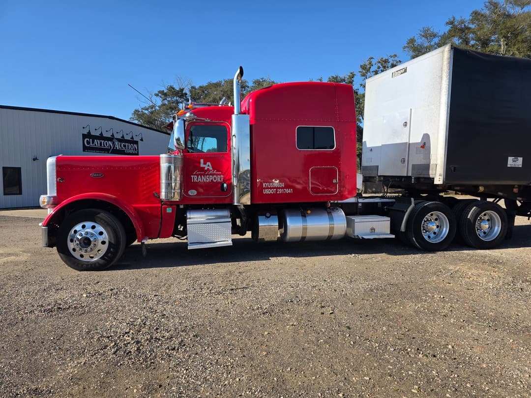 Image of Peterbilt 389 Primary image