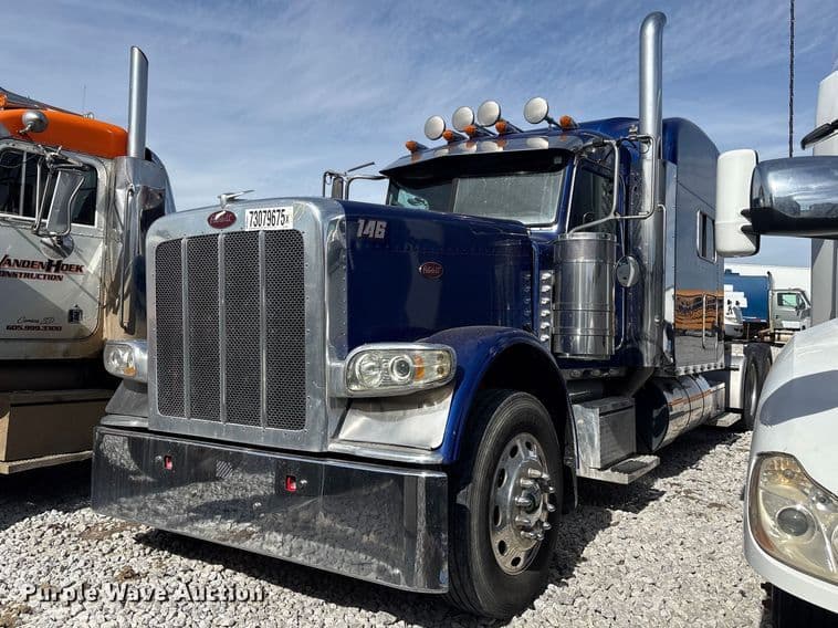 Image of Peterbilt 389 Primary image