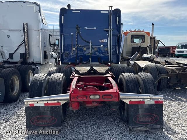 Image of Peterbilt 389 equipment image 4