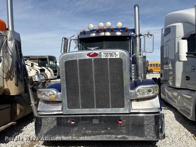 Image of Peterbilt 389 equipment image 1
