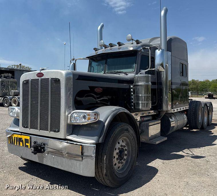 Image of Peterbilt 389 Primary image