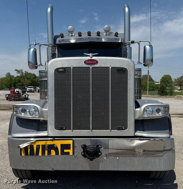 Image of Peterbilt 389 equipment image 1