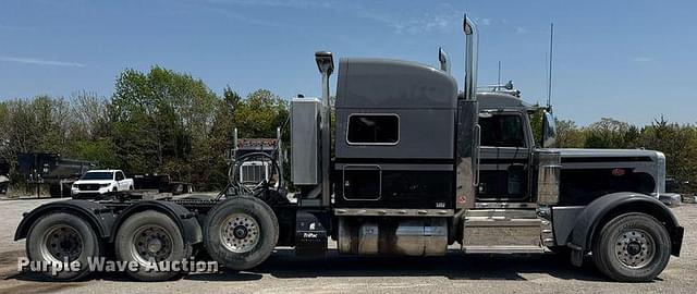 Image of Peterbilt 389 equipment image 3