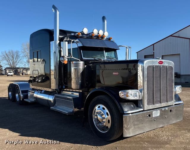 Image of Peterbilt 389 equipment image 2