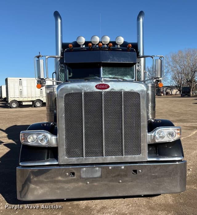 Image of Peterbilt 389 equipment image 1