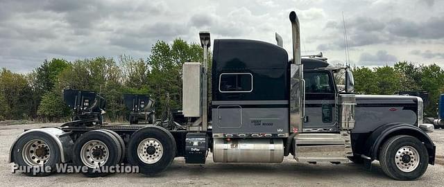 Image of Peterbilt 389 equipment image 3